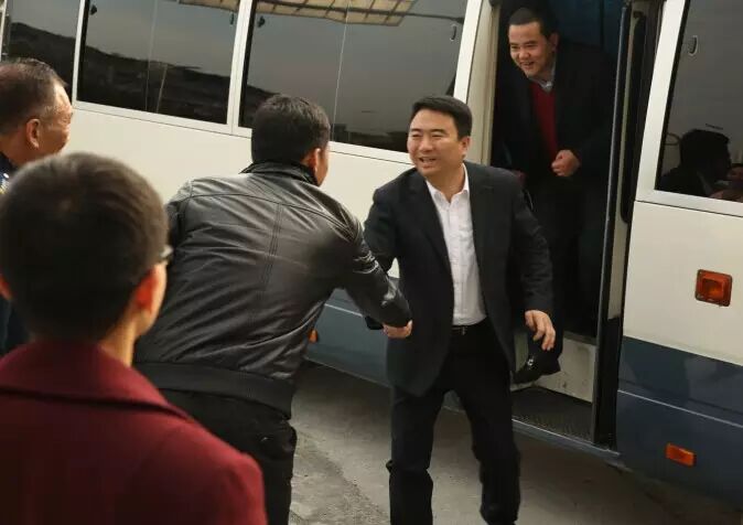 温州市副市长胡纲高莅临联欣送新春祝福啦！