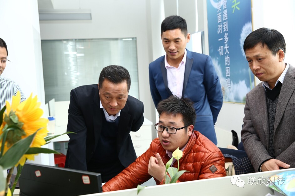 温州市经信委党委书记梁超主任携相关领导人员莅临联欣进行网络经济交流工作