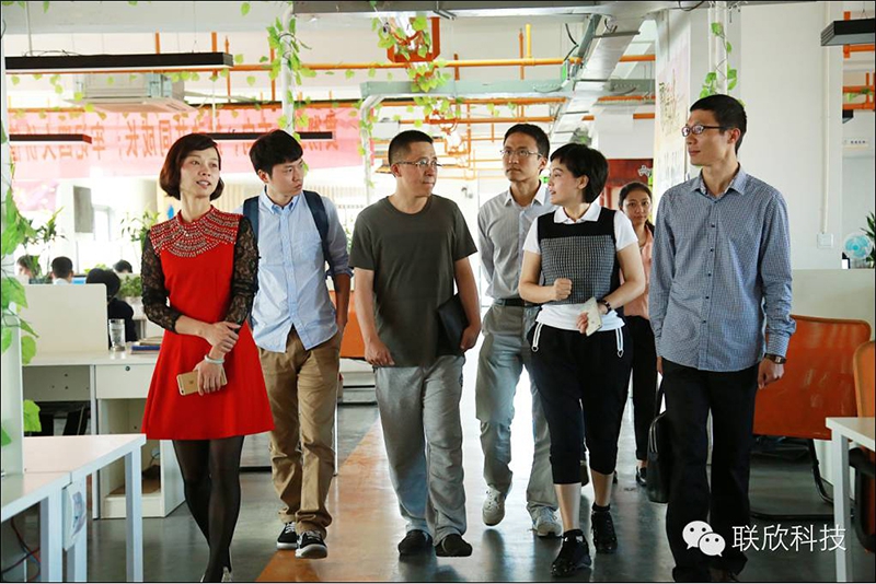 鹿城区商务局局长杨明明携党校中青班一行领导来联欣科技调研网络经济工作