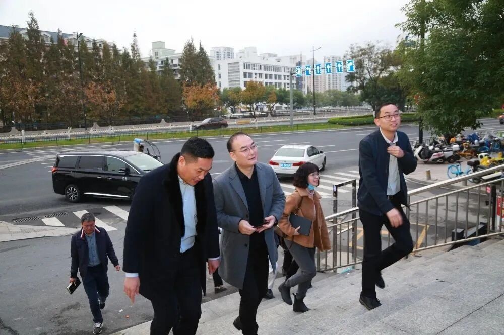 热烈欢迎温州市鹿城区区领导一行莅临我司考察调研